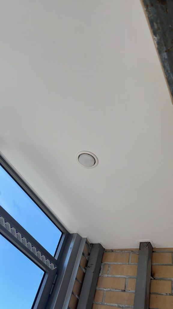 Натяжной потолок с матовым покрытием